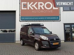 Rood (metallic) Gebruikt 2011 Fiat Doblò MPV | € 4.750 (Eerlijke prijs)