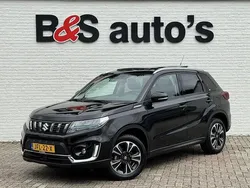 Zwart Gebruikt 2022 Suzuki Vitara Style SUV | € 27.400 (Eerlijke prijs)