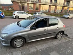 Grijs Gebruikt 2002 Peugeot 206 Hatchback | € 999 (Eerlijke prijs)