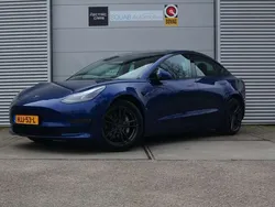 Blauw, metallic lak Gebruikt 2021 Tesla Model 3 Long Range Sedan | € 31.999 (Iets duurder)
