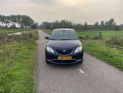 Blauw Gebruikt 2017 Lancia Ypsilon Silver Hatchback | € 6.950 (Super prijs)
