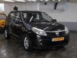 Zwart Gebruikt 2012 Dacia Sandero Lauréate Hatchback | € 3.950