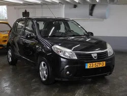 Zwart Gebruikt 2012 Dacia Sandero Lauréate Hatchback | € 3.950