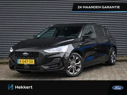 Zwart Gebruikt 2022 Ford Focus ST-Line Hatchback | € 20.495 (Eerlijke prijs)