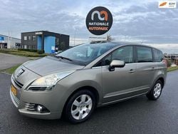 Grijs Gebruikt 2013 Peugeot 5008 Family MPV | € 2.499 (Super prijs)