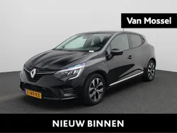Zwart Gebruikt 2023 Renault Clio V Evolution Hatchback | € 16.440 (Eerlijke prijs)
