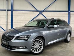 Grijs, metallic lak Gebruikt 2016 Skoda Superb LAURIN & KLEMENT Stationwagen | € 18.499 (Eerlijke prijs)