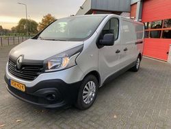 Grijs Gebruikt 2017 Renault Trafic Van | € 15.777