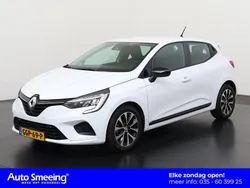 Wit Gebruikt 2023 Renault Clio V Techno Hatchback | € 18.795 (Eerlijke prijs)