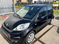Zwart, metallic lak Gebruikt 2013 Peugeot 107 Active Hatchback | € 3.950 (Eerlijke prijs)