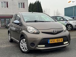 Bruin Gebruikt 2013 Toyota Aygo Hatchback | € 3.950 (Goede deal)