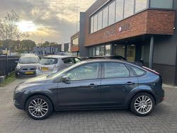 Grijs Gebruikt 2009 Ford Focus Titanium Hatchback | € 1.795
