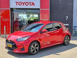 Rood Nieuw 2025 Toyota Yaris Hybrid Comfort Hatchback | € 30.900 (Duur)