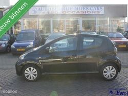 Zwart Gebruikt 2010 Toyota Aygo Comfort Hatchback | € 3.750 (Iets duurder)