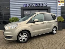 Grijs, metallic lak Gebruikt 2015 Ford Tourneo Courier Titanium MPV | € 11.900 (Eerlijke prijs)