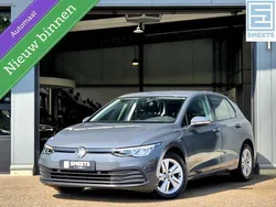 Grijs, metallic lak Gebruikt 2021 VW Golf VIII Life Hatchback | € 18.950 (Goede deal)
