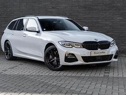 Wit Gebruikt 2021 BMW 330 M Sport Sedan | € 36.950 (Eerlijke prijs)