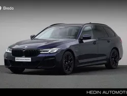 Blauw, metallic lak Gebruikt 2022 BMW 530 Executive Stationwagen | € 45.880 (Eerlijke prijs)