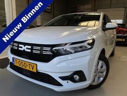 Wit Gebruikt 2023 Dacia Sandero Expression Hatchback | € 14.750 (Goede deal)