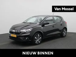 Zwart Gebruikt 2024 Dacia Sandero Expression Hatchback | € 18.940 (Eerlijke prijs)