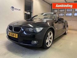 Zwart, metallic lak Gebruikt 2009 BMW 320 Cabriolet Cabriolet | € 8.595 (Eerlijke prijs)
