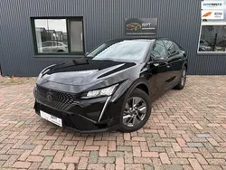 Zwart Gebruikt 2024 Peugeot 408 Allure Sedan | € 25.950 (Eerlijke prijs)