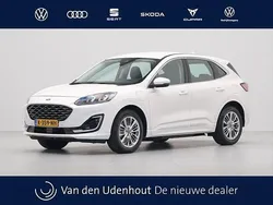 Wit, metallic lak Gebruikt 2021 Ford Kuga Vignale SUV | € 27.940 (Eerlijke prijs)