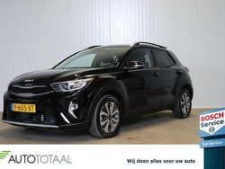 Zwart, metallic lak Gebruikt 2022 Kia Stonic SUV | € 21.400 (Eerlijke prijs)