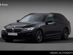 Zwart, metallic lak Gebruikt 2022 BMW 520 Executive Stationwagen | € 39.880 (Eerlijke prijs)