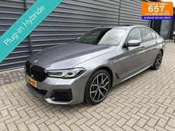 Grijs Gebruikt 2022 BMW 530e Efficient Dynamics Sedan | € 39.750 (Eerlijke prijs)