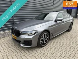 Grijs Gebruikt 2022 BMW 530e Efficient Dynamics Sedan | € 40.995 (Eerlijke prijs)