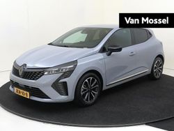 Grijs Gebruikt 2025 Renault Clio V Techno Hatchback | € 24.435 (Iets duurder)