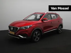 Rood Gebruikt 2020 MG ZS Luxury Sedan | € 14.995 (Eerlijke prijs)