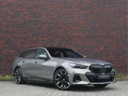 Grijs Gebruikt 2025 BMW 550e M Sport Stationwagen | € 99.950 (Super prijs)