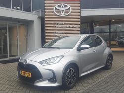 Grijs Gebruikt 2023 Toyota Yaris Hybrid Business Edition Hatchback | € 22.400 (Eerlijke prijs)