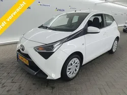 Wit Gebruikt 2021 Toyota Aygo X-play Hatchback | € 12.999 (Iets duurder)