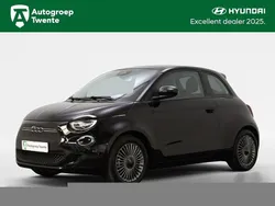 Zwart Gebruikt 2022 Fiat 500e Comfort Hatchback | € 17.445 (Eerlijke prijs)