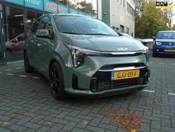Groen (metallic) Gebruikt 2024 Kia Picanto Hatchback | € 17.495 (Iets duurder)