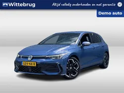 Blauw Gebruikt 2024 VW Golf VIII R-line Edition Hatchback | € 33.950 (Goede deal)