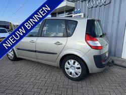 Beige Gebruikt 2006 Renault Scénic II Dynamique MPV | € 1.650 (Eerlijke prijs)