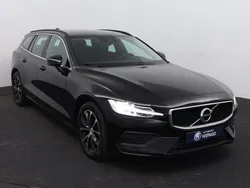 Zwart Gebruikt 2021 Volvo V60 Momentum Stationwagen | € 29.950 (Goede deal)