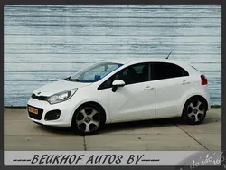 Wit Gebruikt 2012 Kia Rio MPV | € 2.450