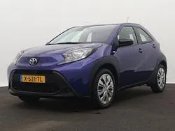 Blauw Gebruikt 2024 Toyota Aygo Play Hatchback | € 19.245 (Super prijs)