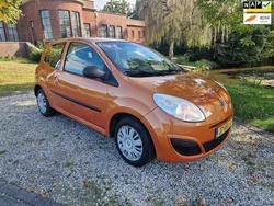Oranje Gebruikt 2008 Renault Twingo Authentique Hatchback | € 1.799 (Eerlijke prijs)