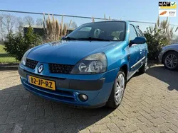 Blauw Gebruikt 2002 Renault Clio II Expression Hatchback | € 1.199 (Eerlijke prijs)