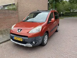 Rood Gebruikt 2011 Peugeot Partner Style MPV | € 5.750