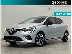 Grijs Gebruikt 2023 Renault Clio V Evolution Hatchback | € 16.200 (Goede deal)