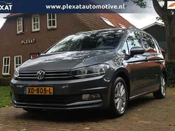 Zwart Gebruikt 2016 VW Touran MPV | € 14.945 (Eerlijke prijs)