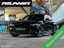 Zwart Gebruikt 2024 BMW 330 M Sport Sedan | € 46.945 (Eerlijke prijs)