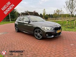 Grijs, metallic lak Gebruikt 2018 BMW 118 Executive Hatchback | € 19.995 (Iets duurder)